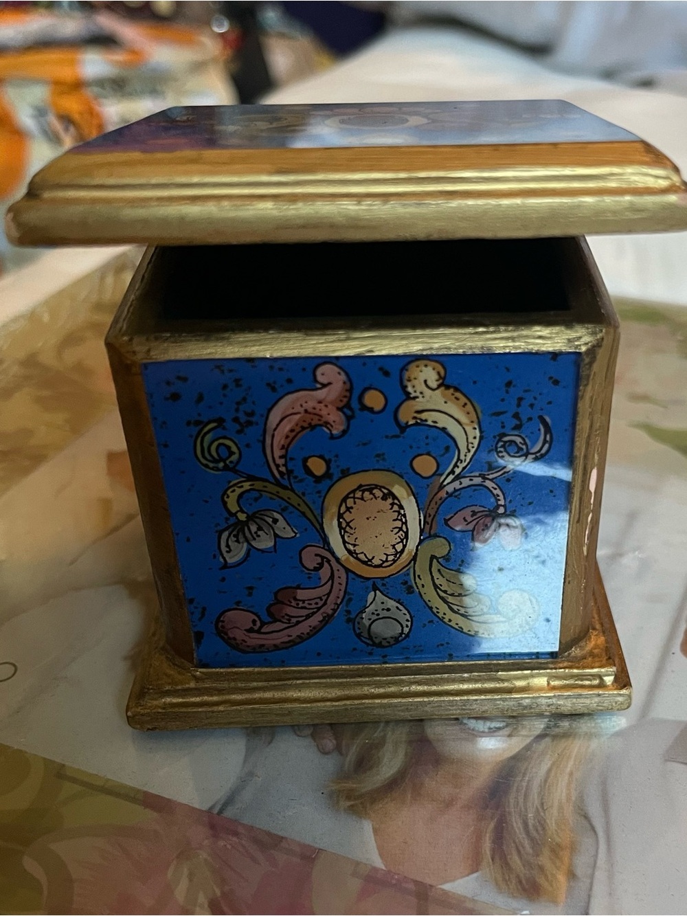 Vintage Florentine Style Reverse Hand Painted Hinged Trinket Box Blue Gold - Picture 6 of 11